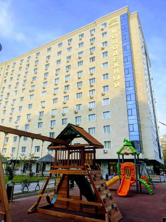 Интересная Двушка В Молодежке Almaty Exterior photo